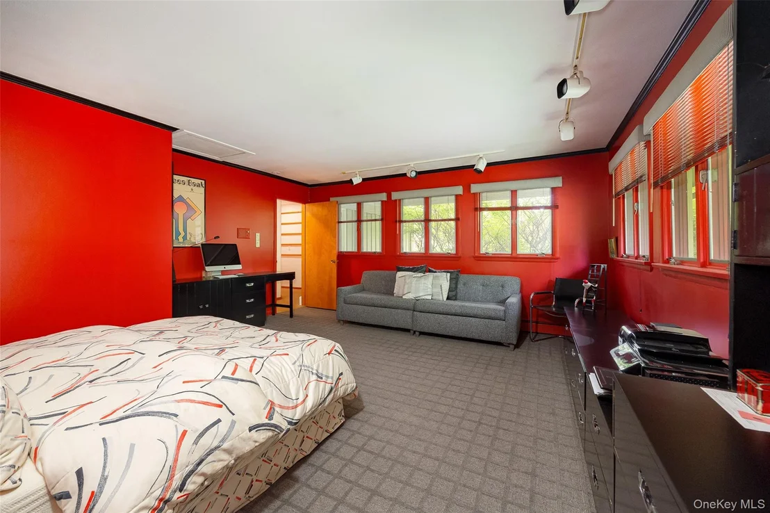 Photo of 42 Yates Boulevard