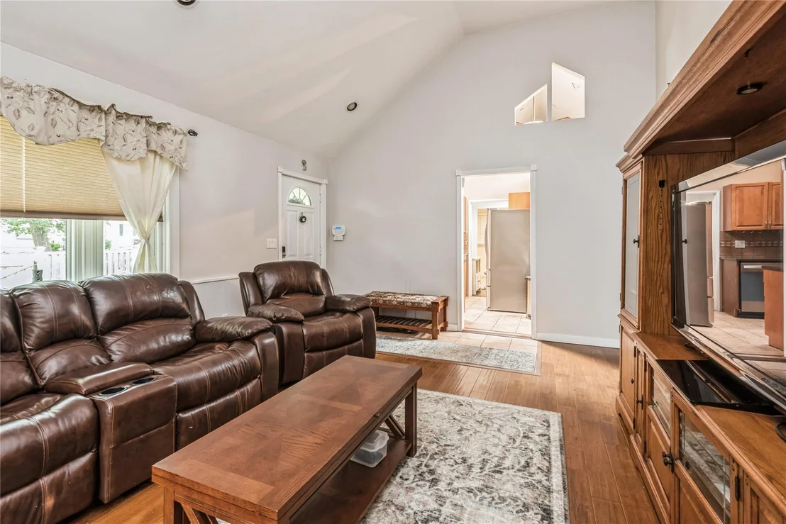 Photo of 120 Lynbrook Drive