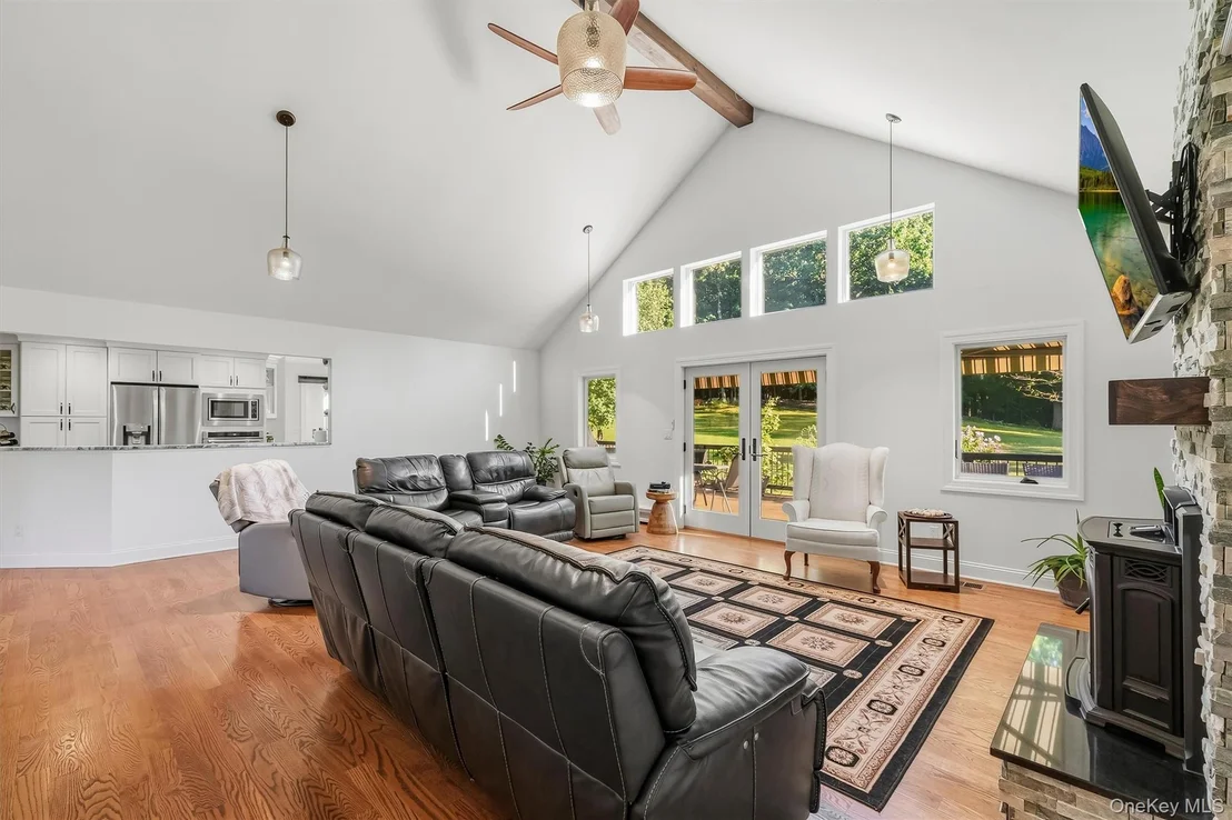 Photo of 12 Whitefield Avenue