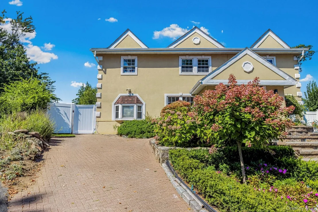 Photo of 397 Concord Road