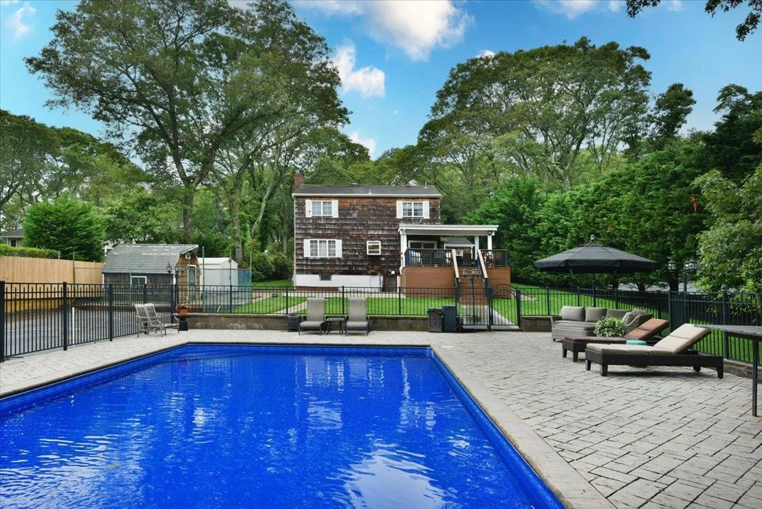 Photo of 41 Grassy Pond Drive