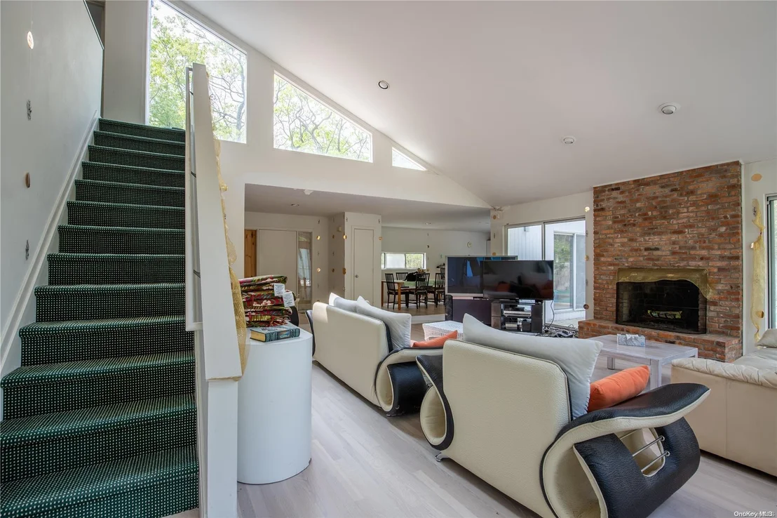 Photo of 20 Midhampton Avenue
