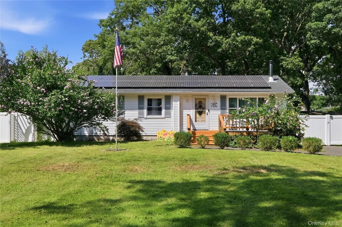 Photo of 211 Hampton Avenue