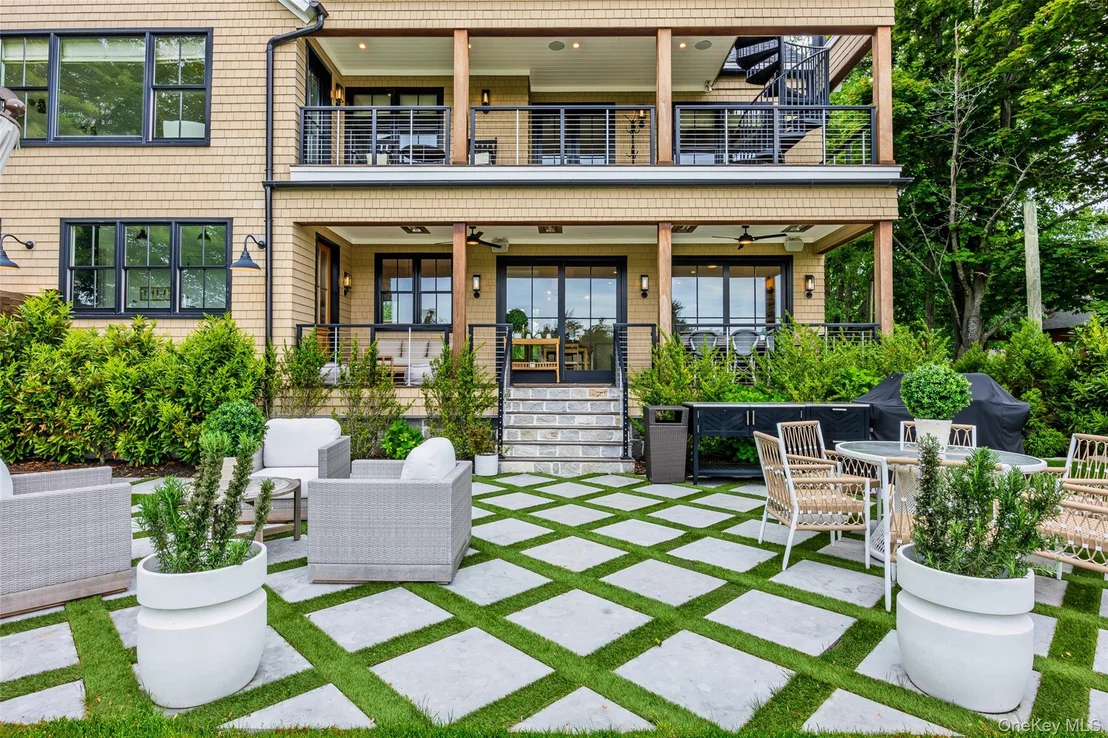 Photo of 405 Williamsburgh Drive