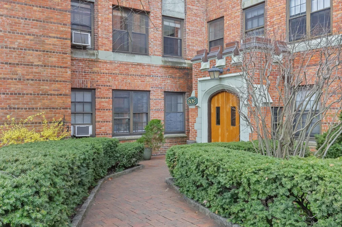 Photo of Unit 1D at 808 Bronx River