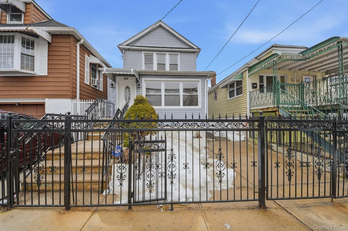 Photo of 424 Thieriot Avenue