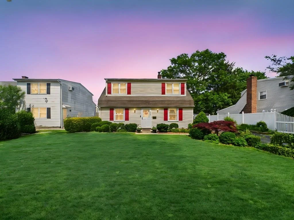 Photo of 335 Loring Road