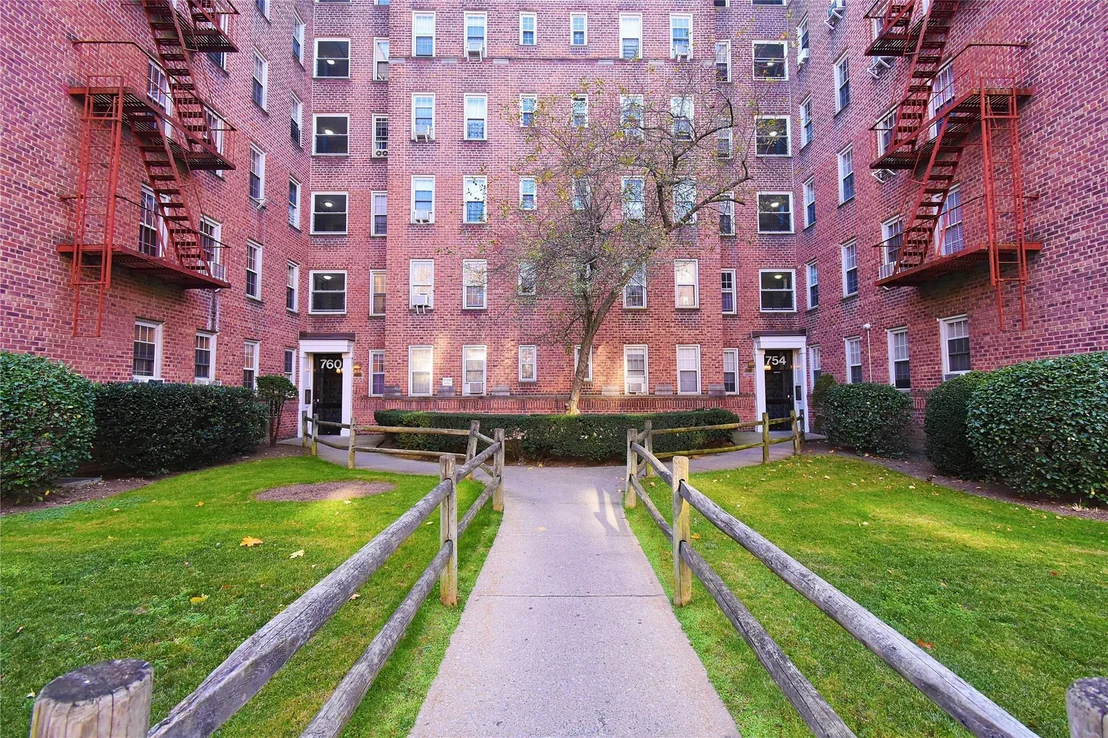 Photo of Unit A56 at 760 Bronx River Road