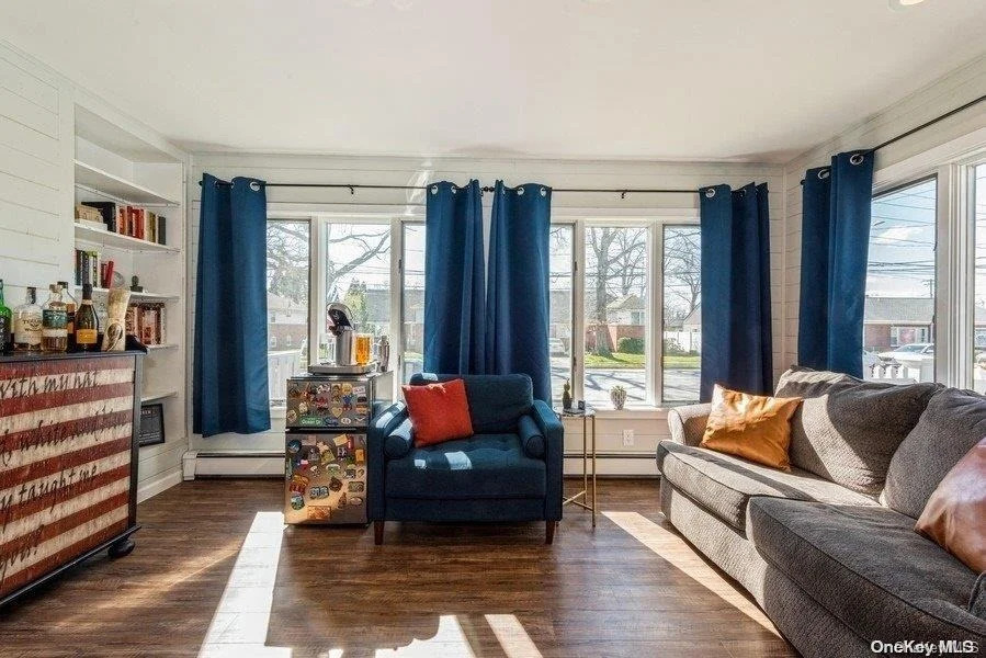 Photo of 2275 Centre Avenue