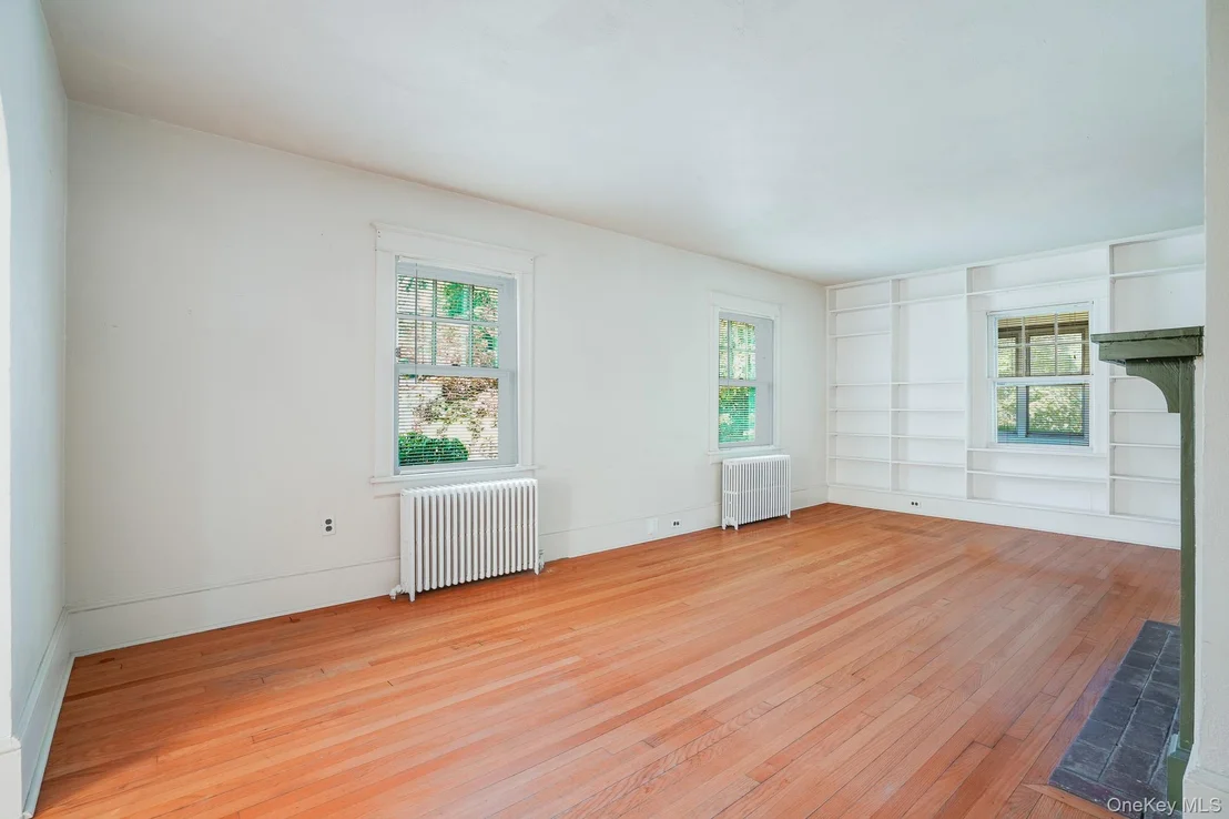 Photo of 170 Hooker Avenue