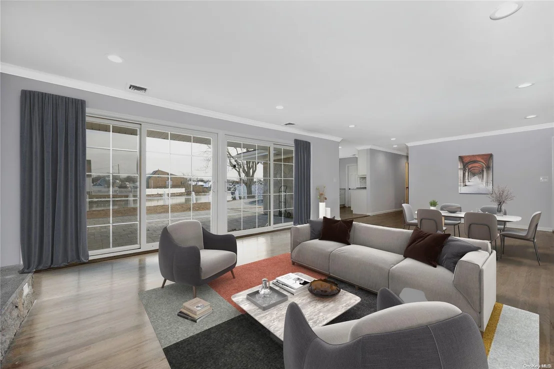 Photo of 324 Clocks Boulevard