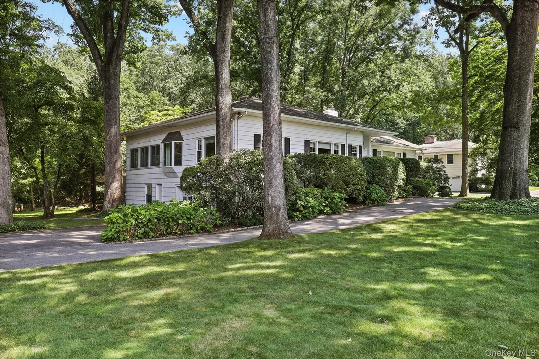 Photo of 21 Iroquois Trail