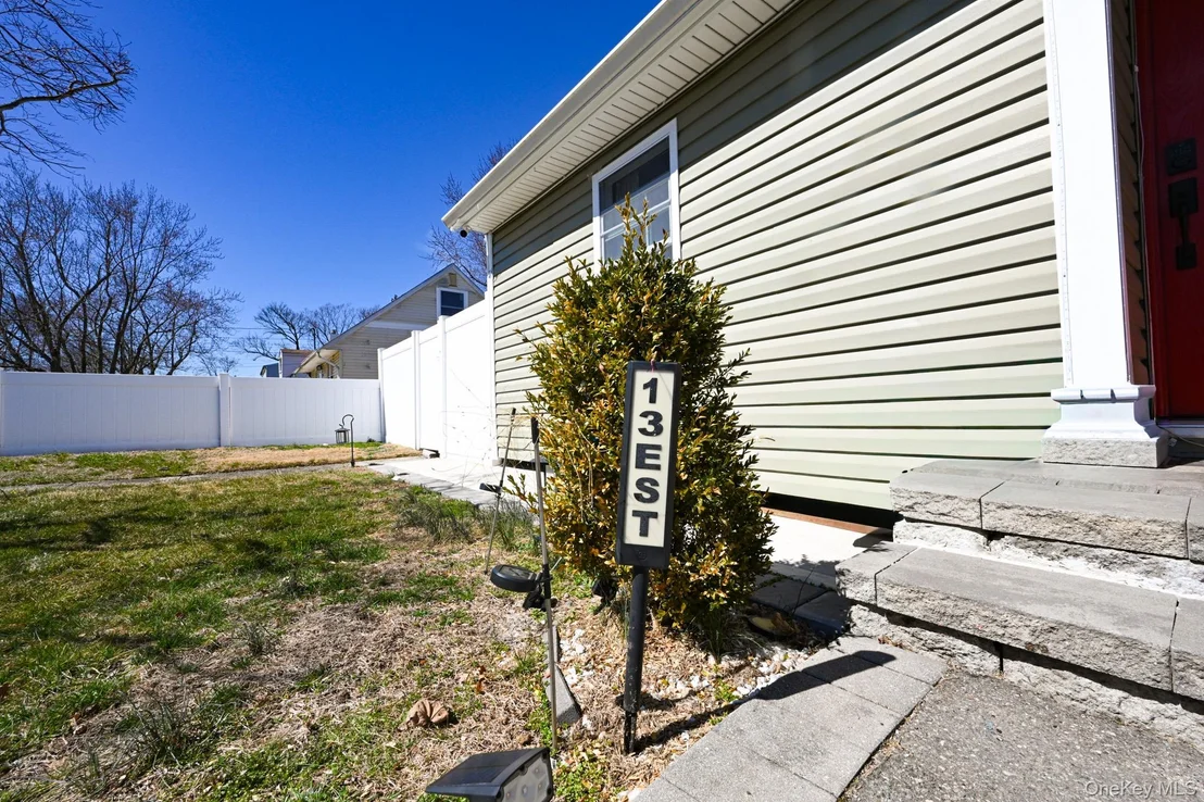 Photo of 13 E Walnut Street