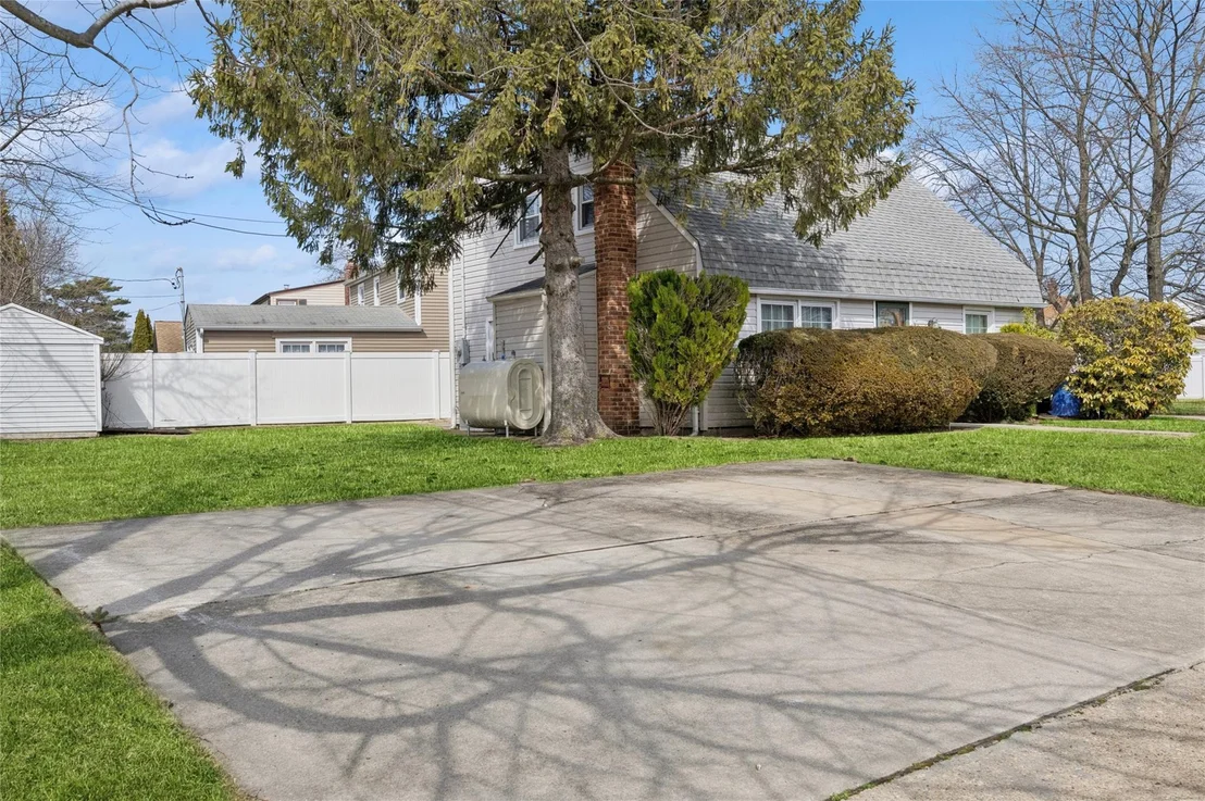 Photo of 108 Barnyard Lane
