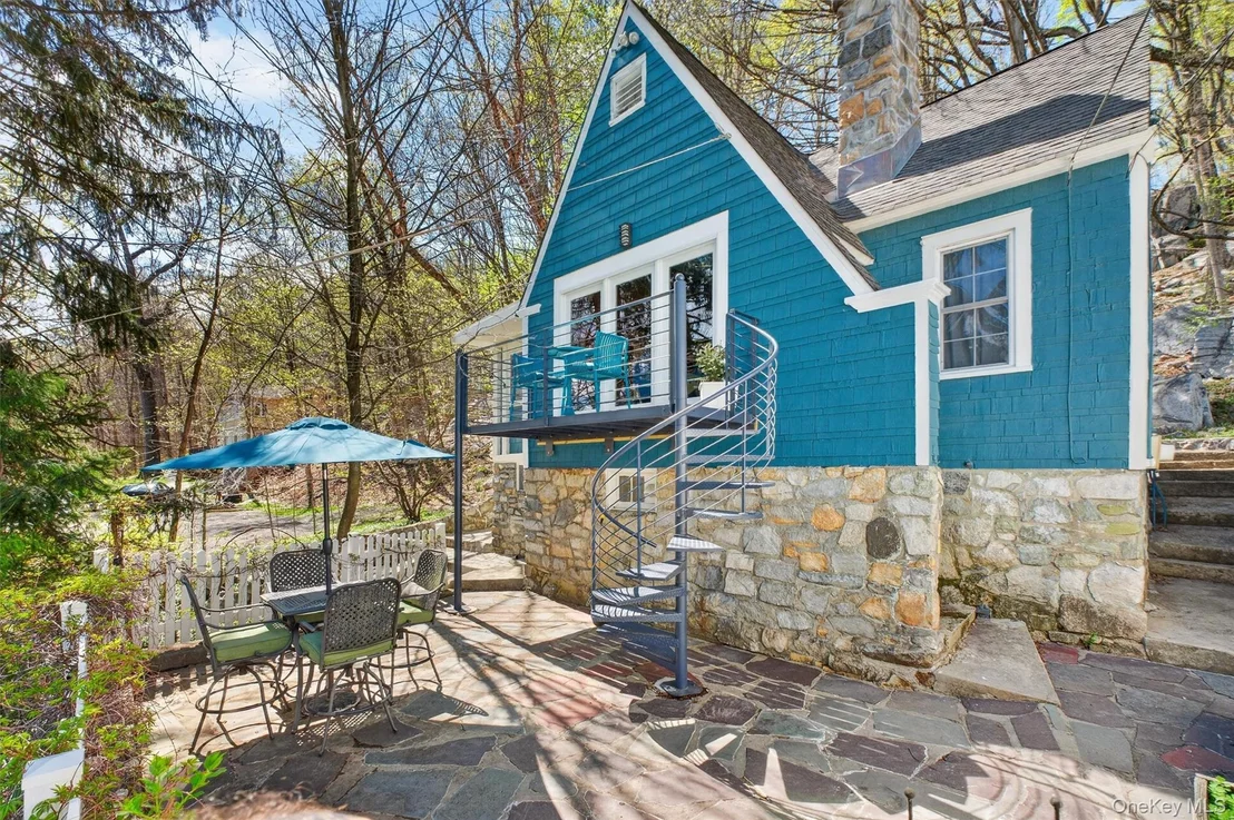 Photo of 115 Tanglewylde Road