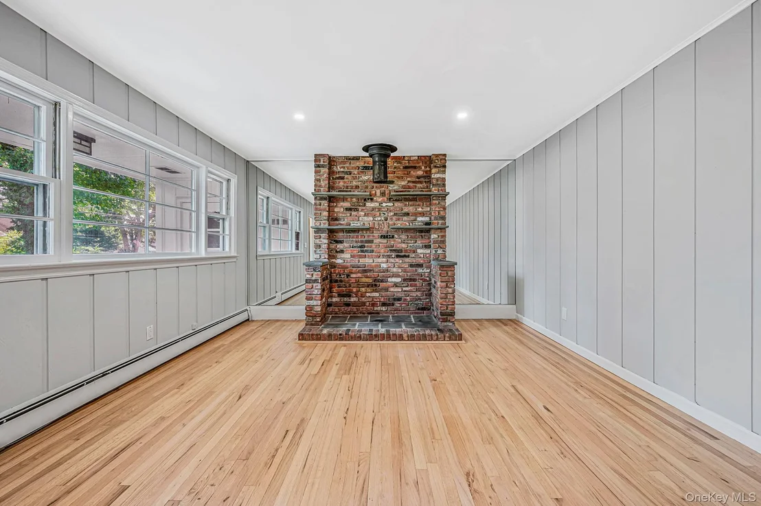 Photo of 194 Phyllis Drive