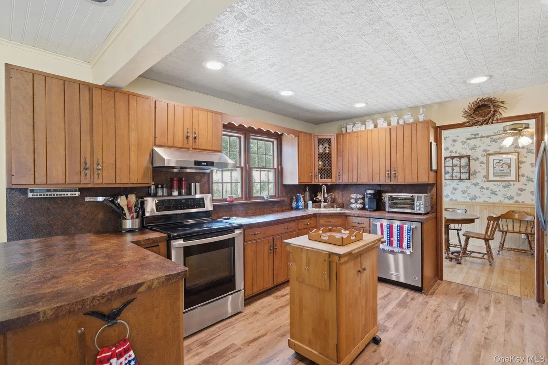 Photo of 112 Lawrence Avenue