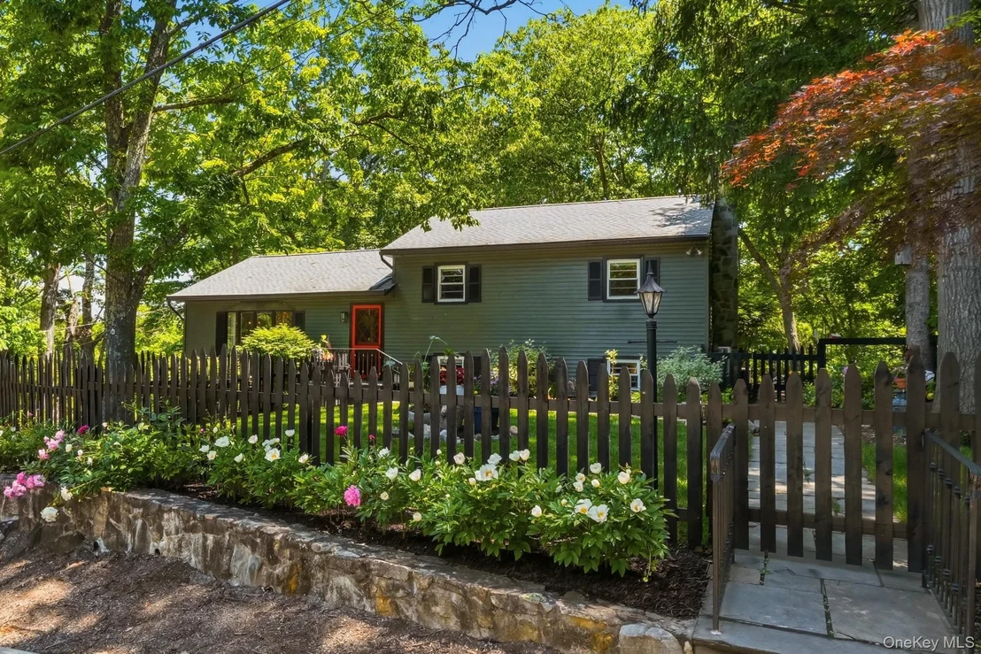 Photo of 16 Howland Road