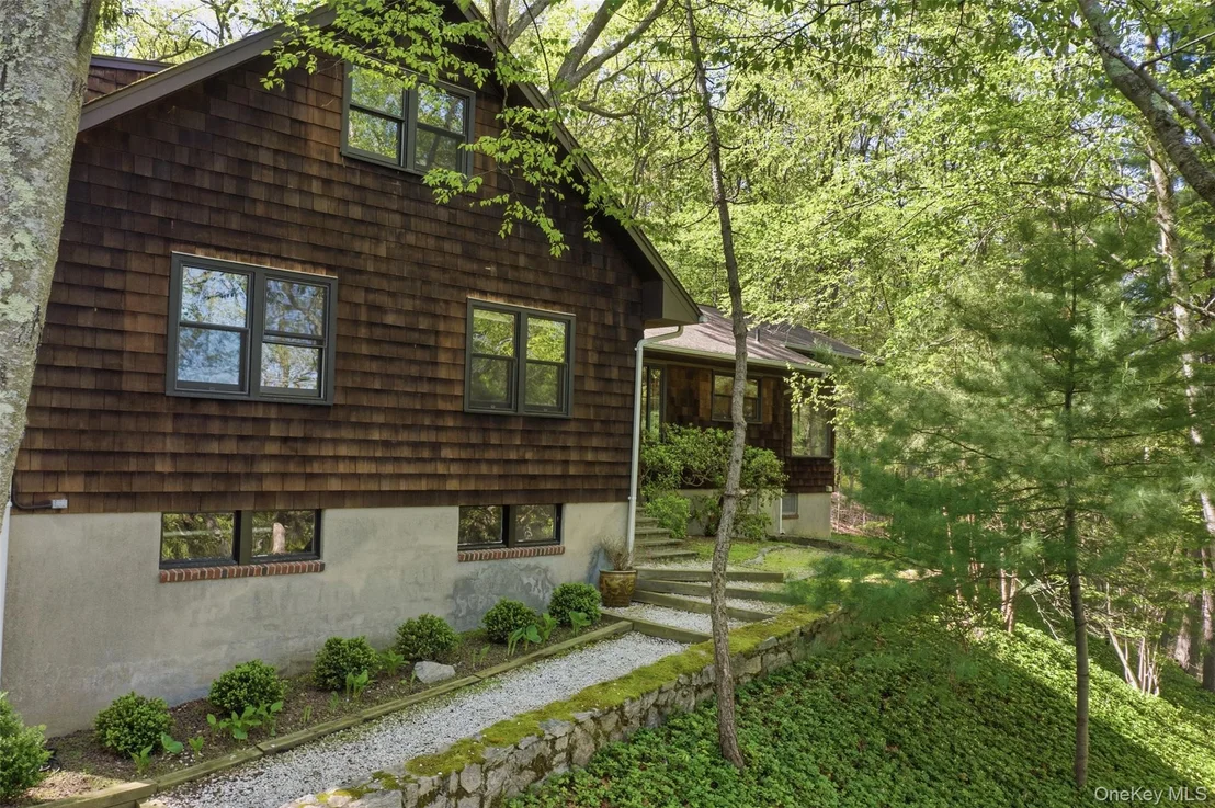 Photo of 8 Upper Shad Road