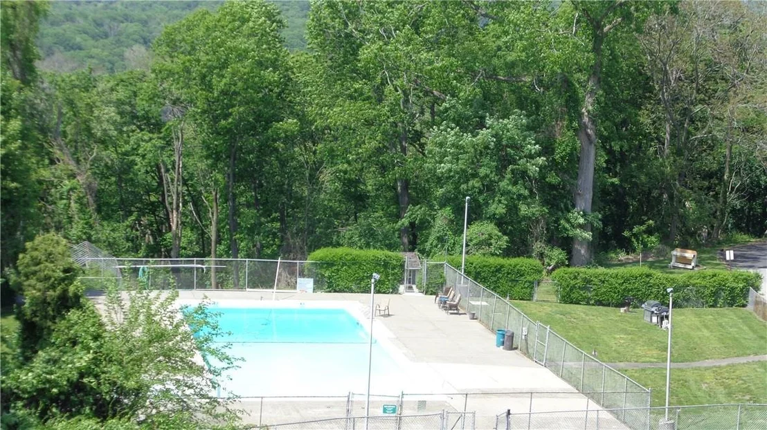 Photo of Unit 4B at 1 Lakeview Drive