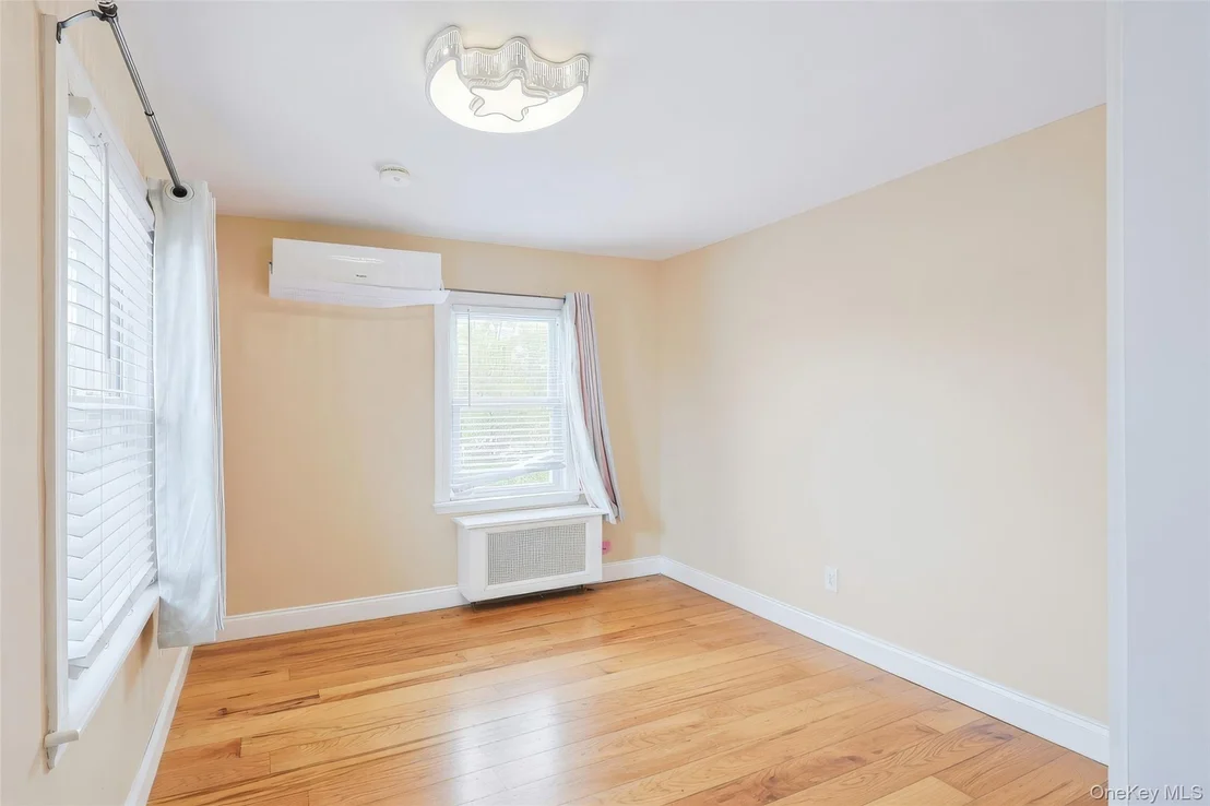 Photo of 32-02 Murray Lane