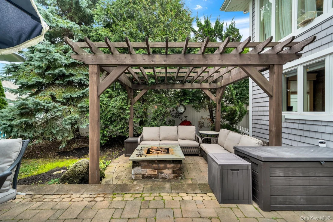 Photo of 2817 Riverside Drive