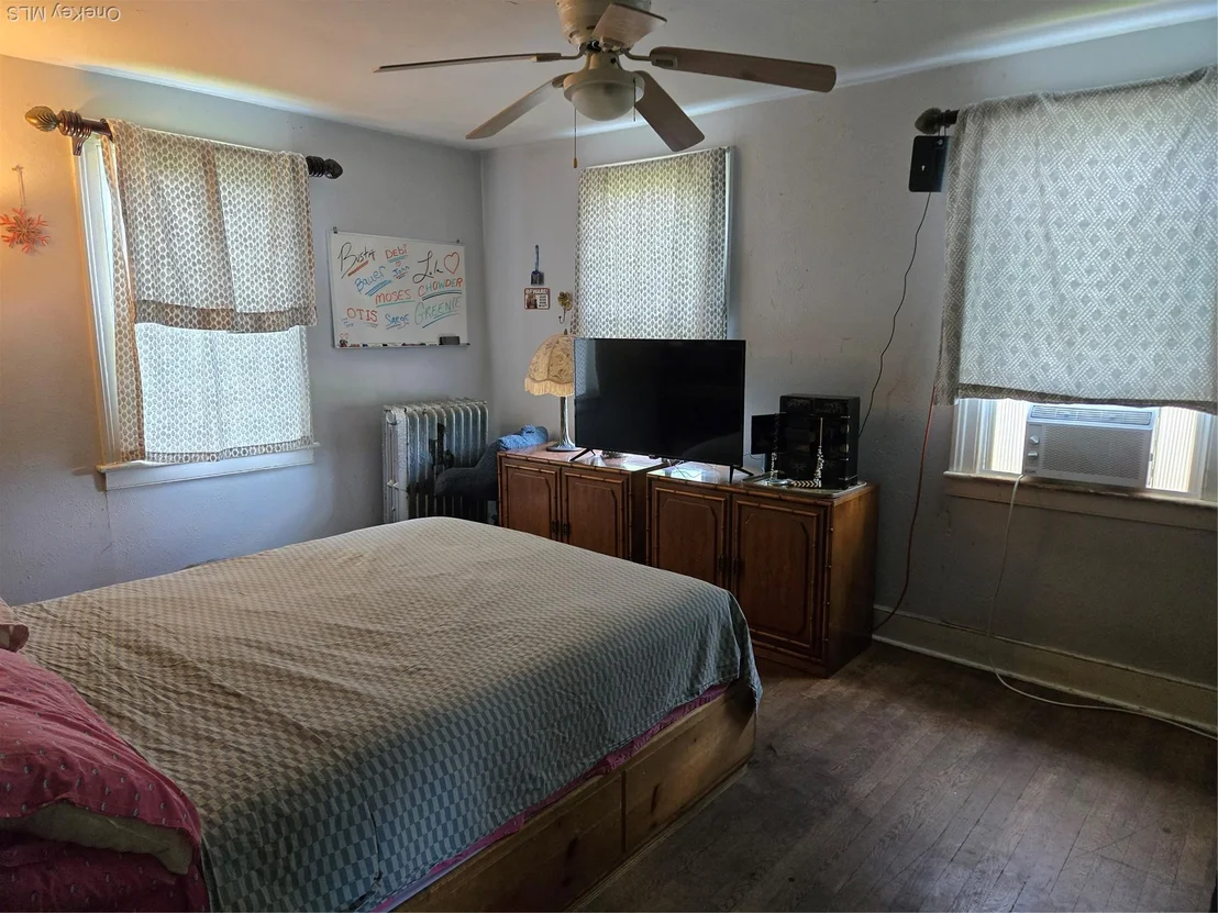 Photo of 3953 Sound Avenue