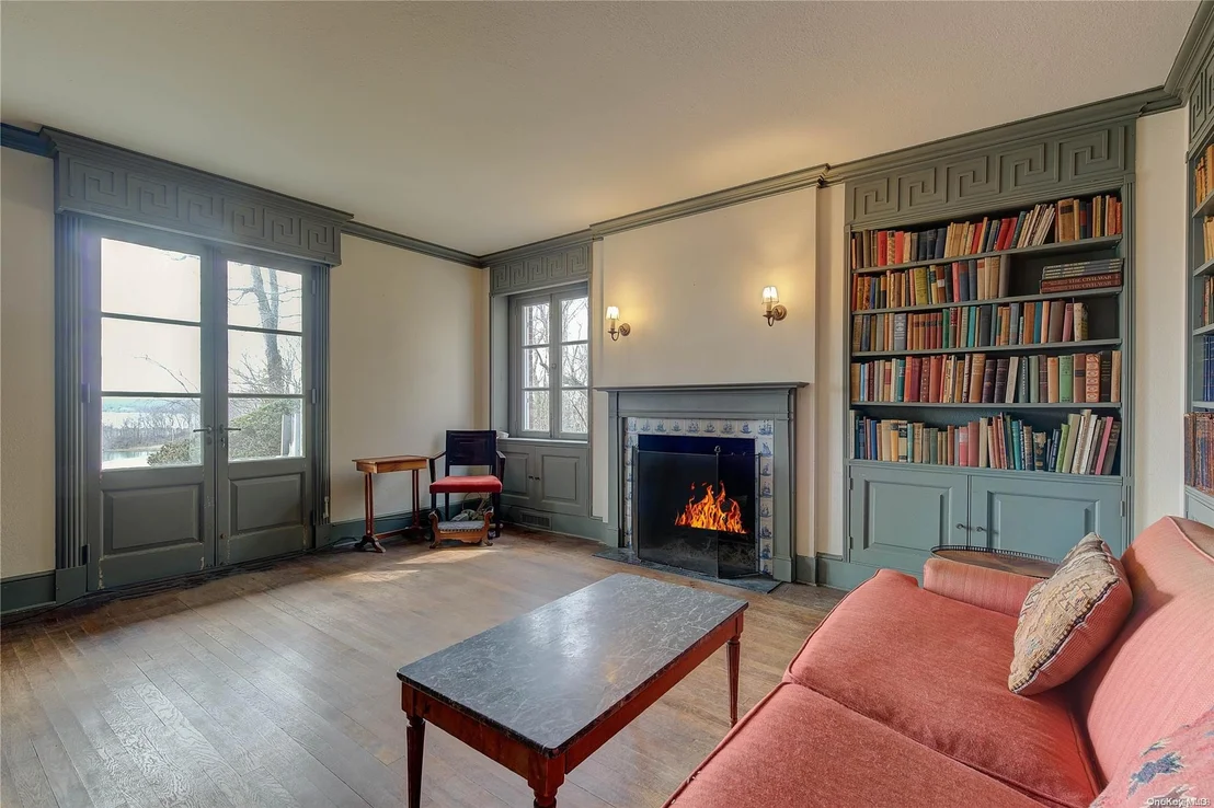 Photo of 8 Fort Hill Drive