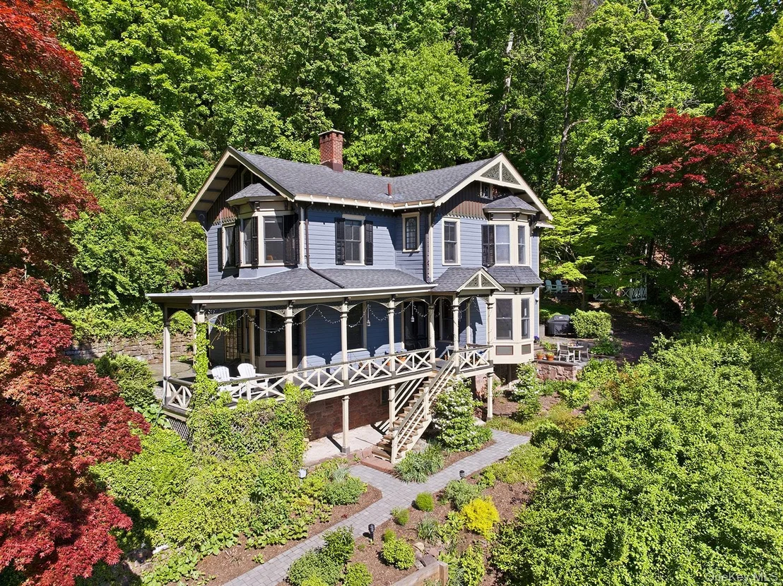 Photo of 215 River Road