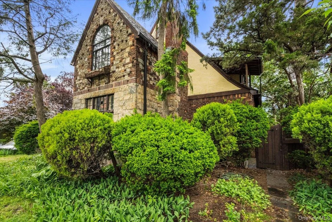 Photo of 32-29 Parsons Boulevard