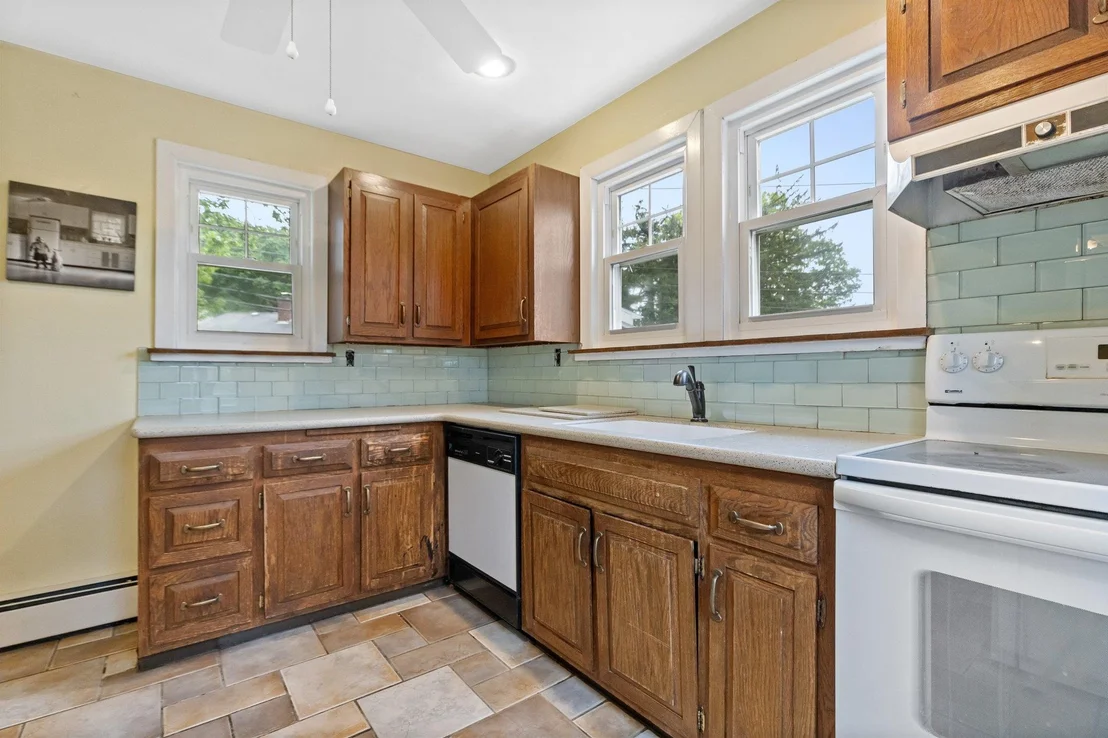 Photo of 803 Oakwood Drive