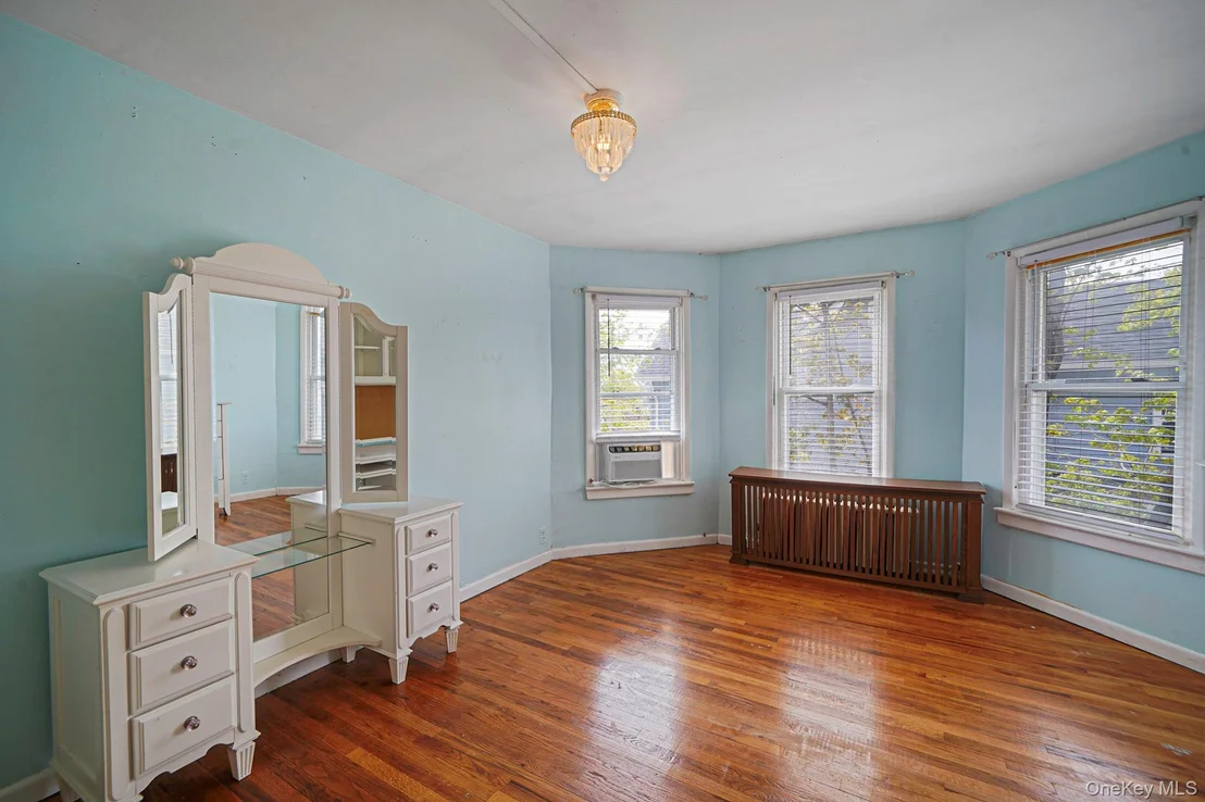 Photo of 74 Maple Avenue