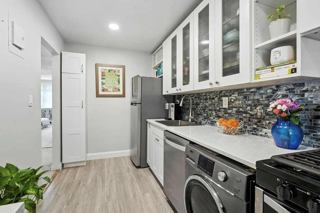 Photo of Unit D at 1 Avon Circle