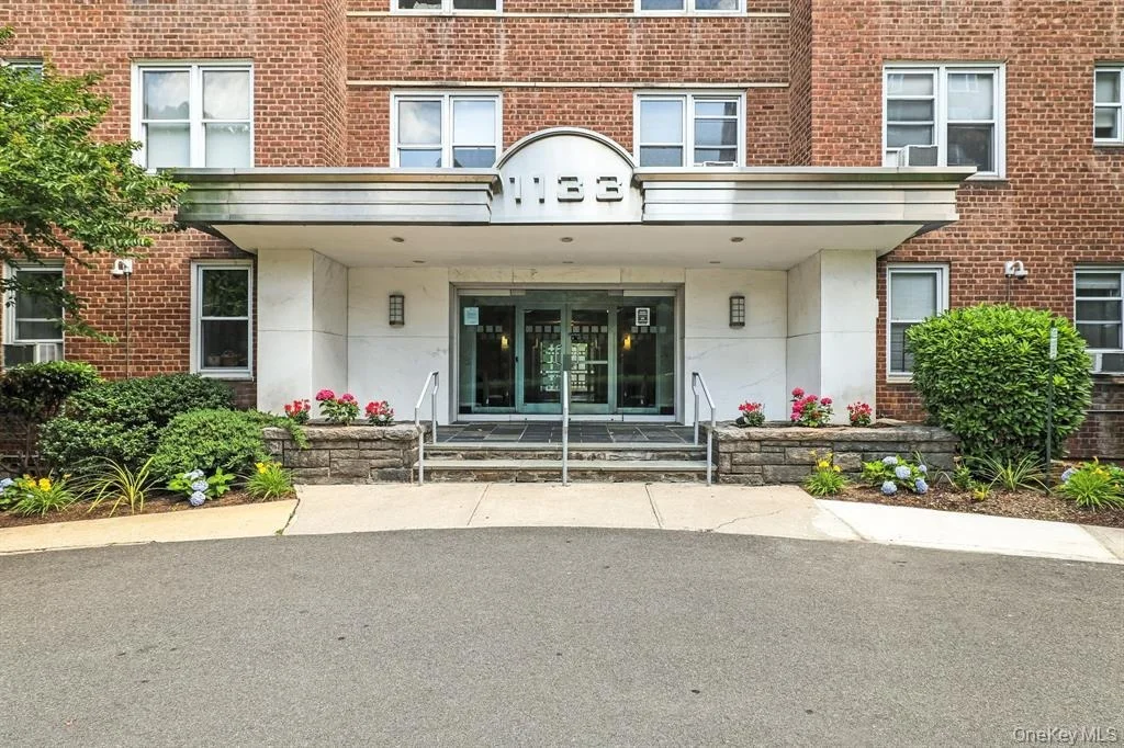Photo of Unit 3D at 1133 Midland Avenue