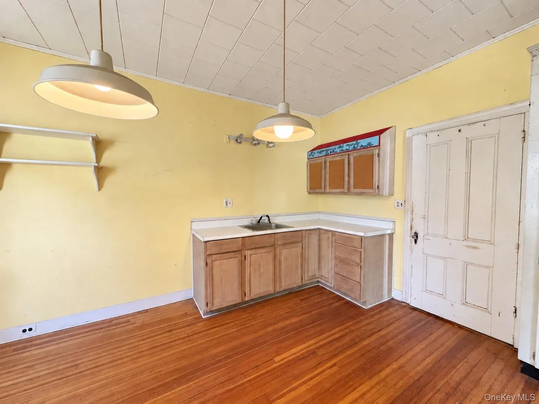 Photo of 571 Main Street