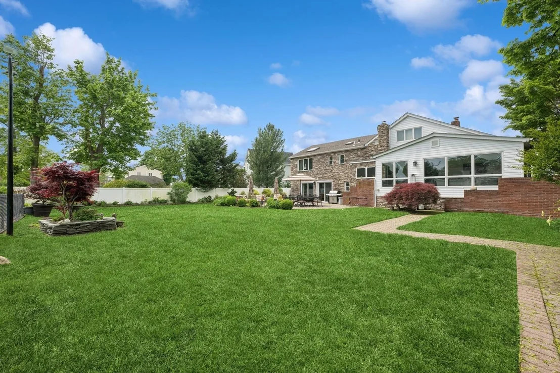 Photo of 2525 Beverly Road
