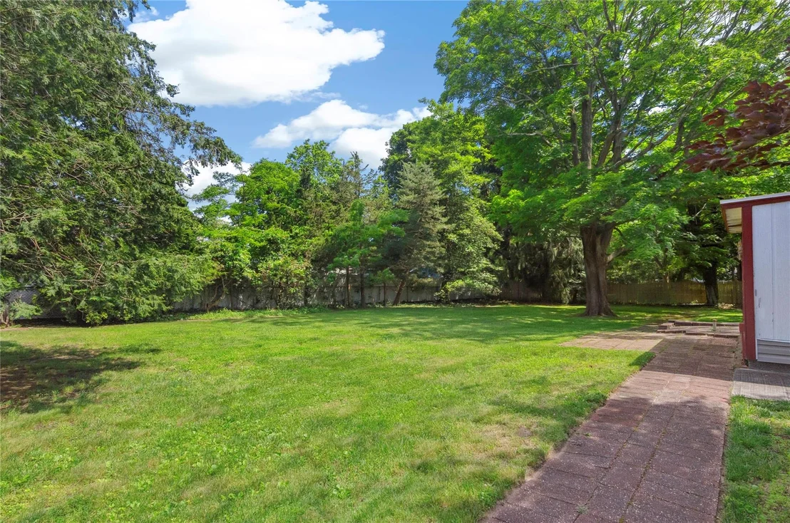 Photo of 16 Colonial Drive