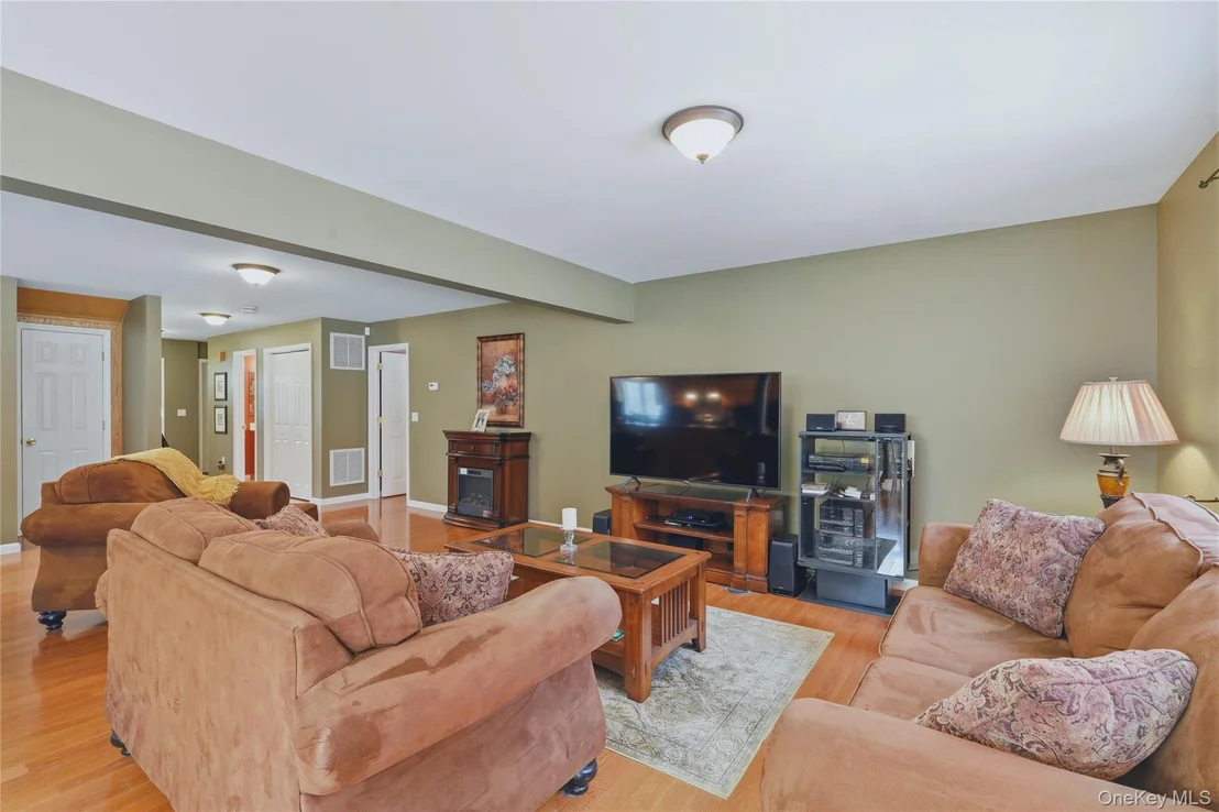 Photo of 302 Lakeside Road