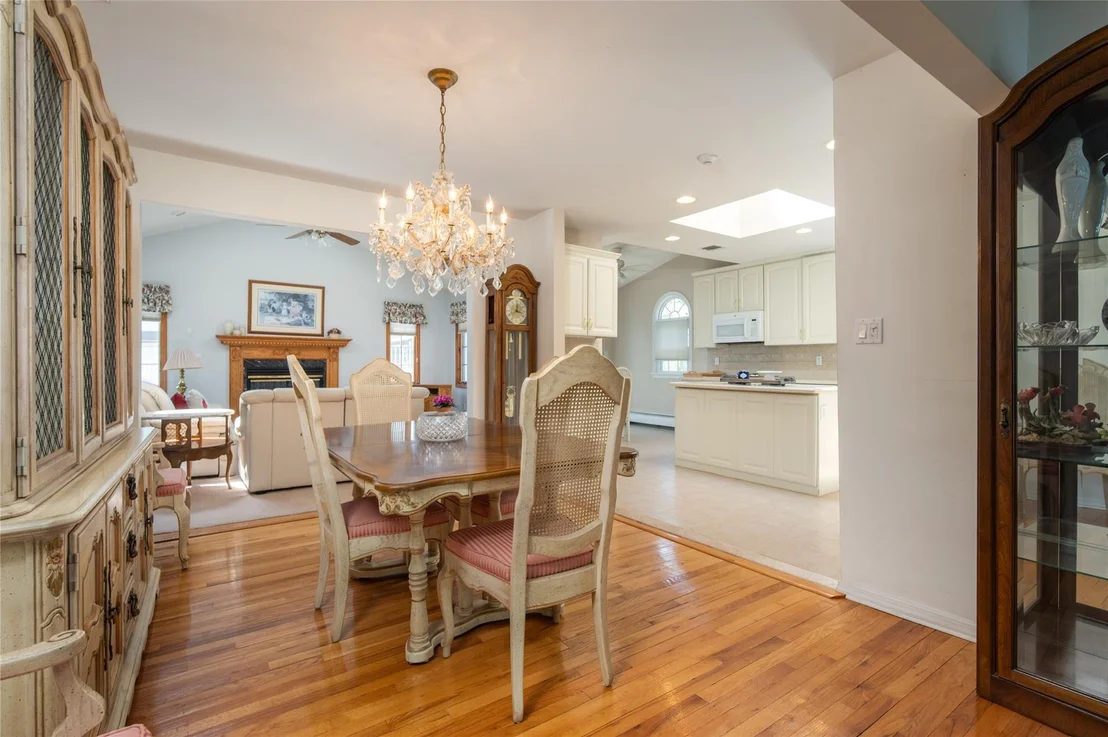 Photo of 745 Willow Road