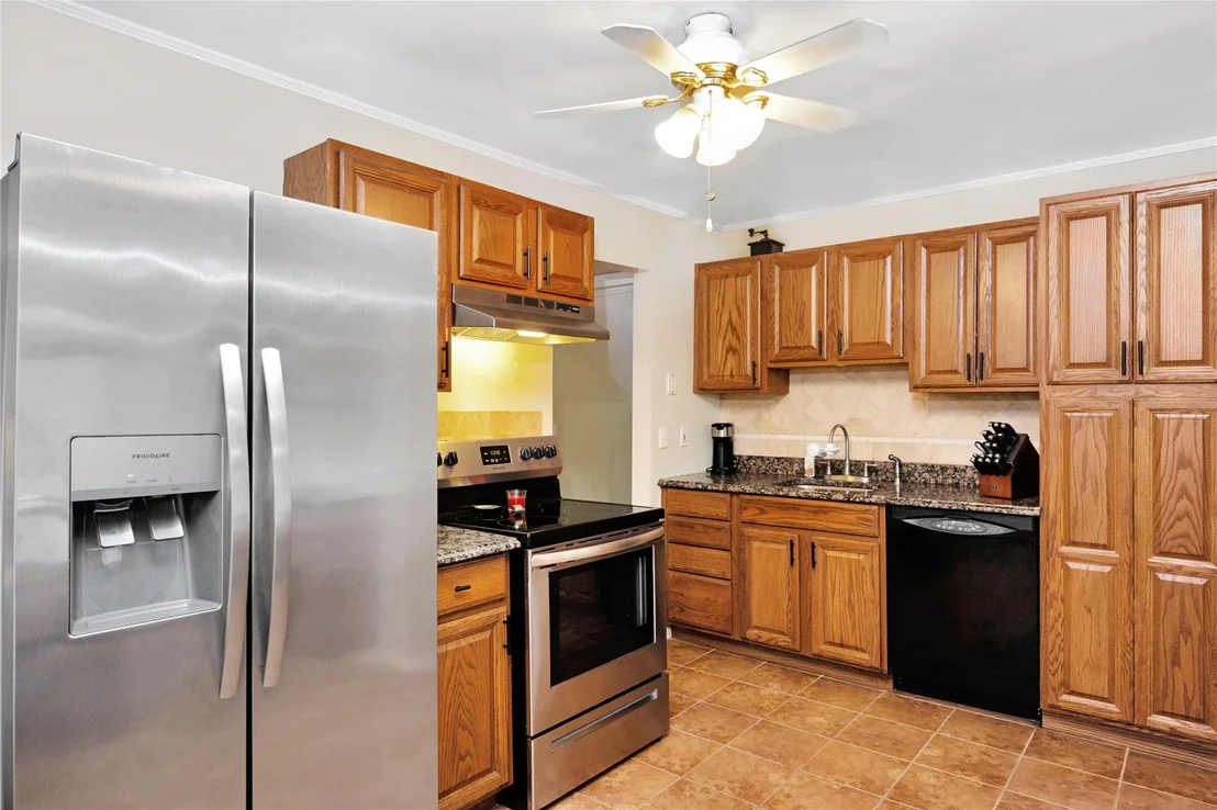 Photo of 40 Maple Avenue