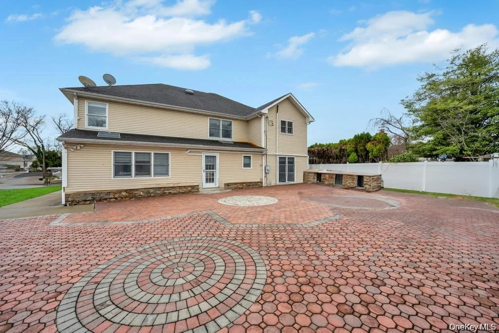 Photo of 6 Garden Circle