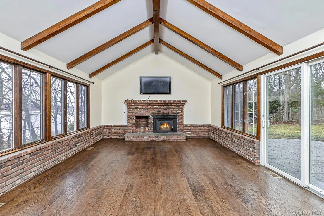 Photo of 451 River Road