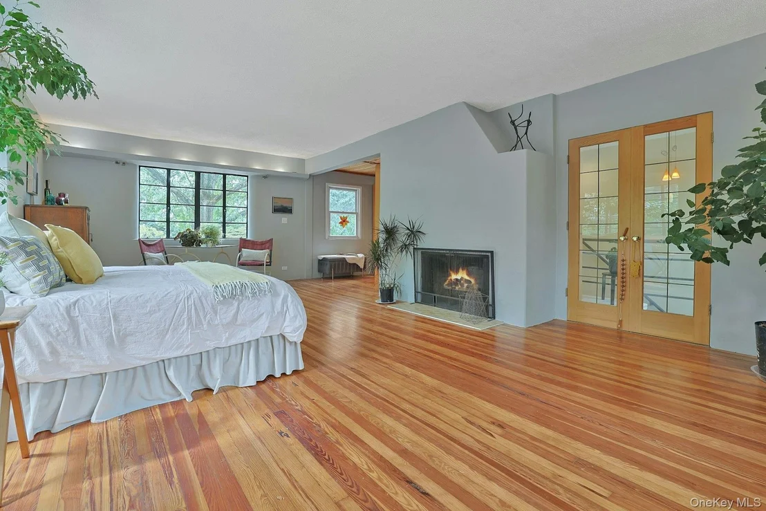 Photo of 75 Lakeside Drive