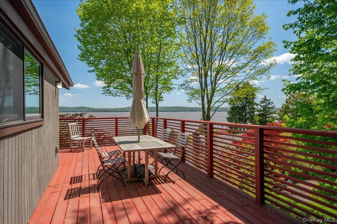 Photo of 181 River Road