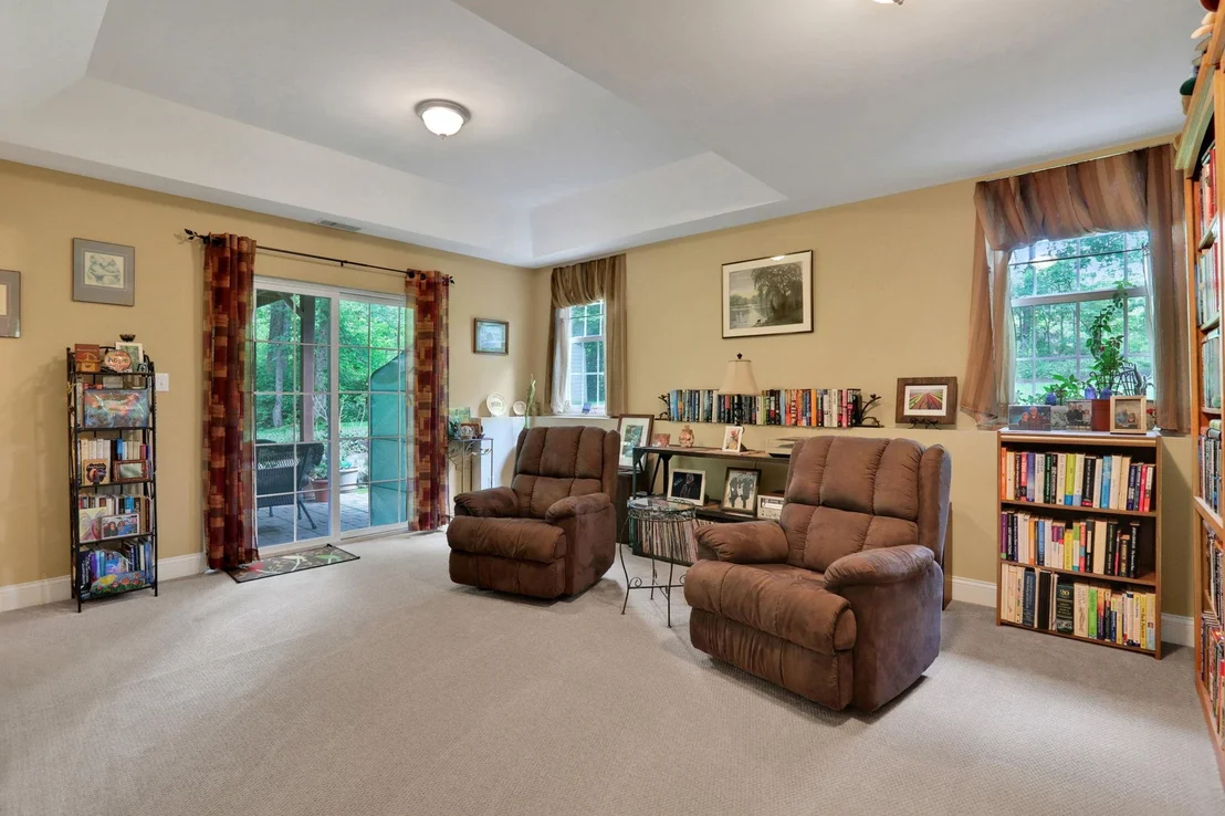 Photo of 390 LAKESIDE Road