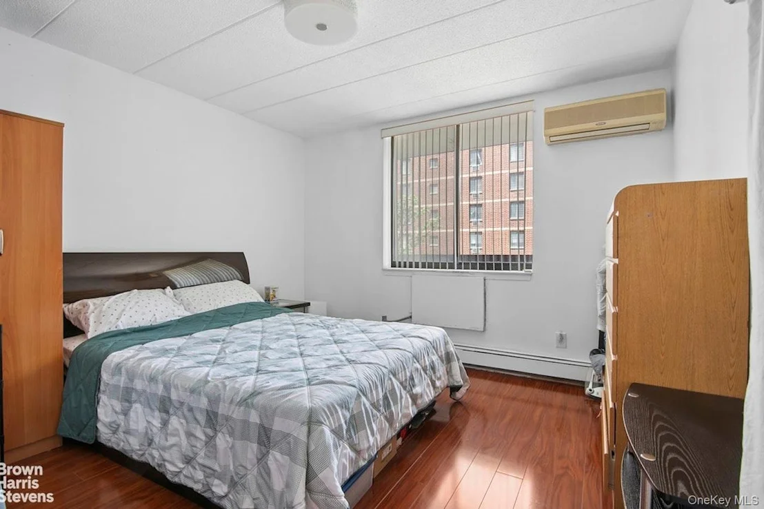 Photo of Unit 3D at 13624 Maple Avenue