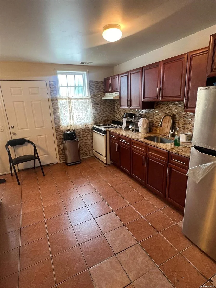 Photo of 1825 Linden Boulevard