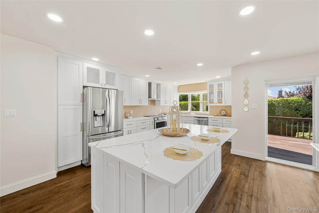 Photo of 3260 Shore Road