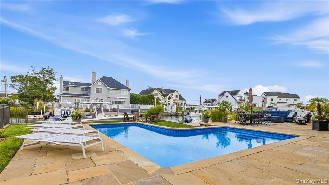 Photo of 141 Sequams Lane W