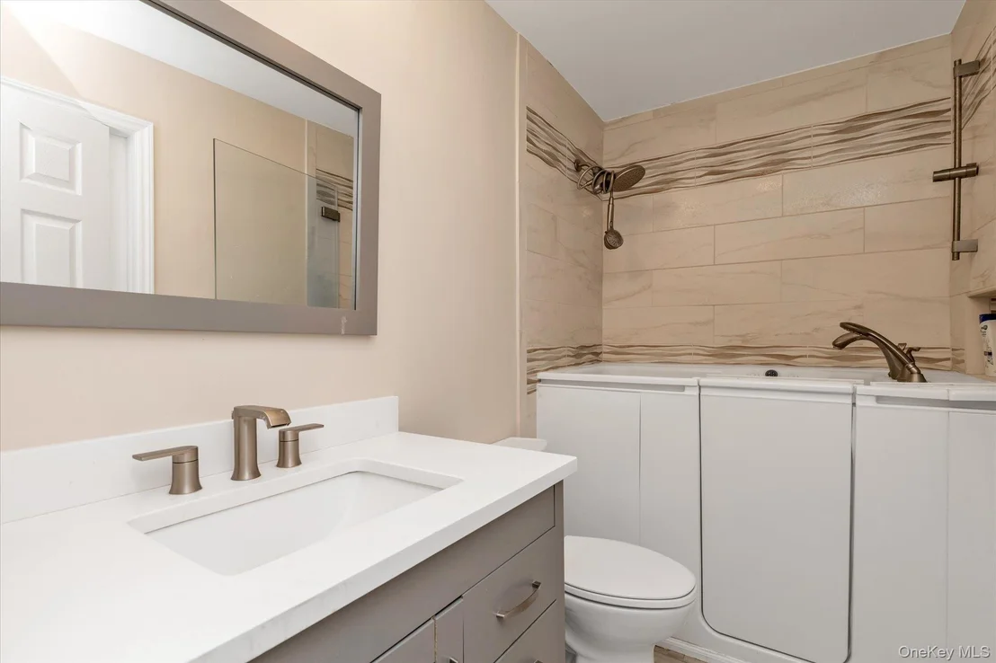 Photo of Unit 303 at 2355 Pershing Boulevard